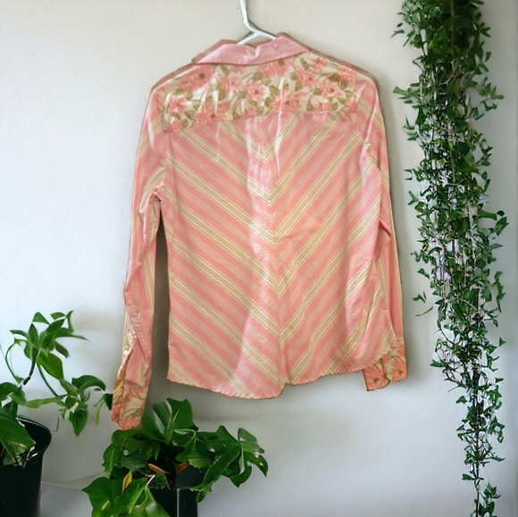 Tommy Hilfiger button down stretch dress shirt size small pink stripes - Picture 2 of 6